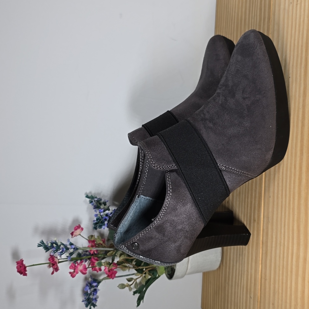 Womens Shary Charcoal Gray Black Ankle  Suede Slip On Booties Size 8